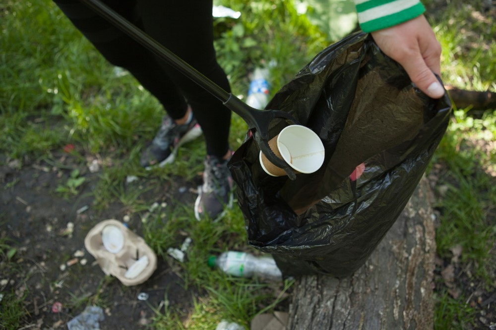 Collecting litter with litter picker