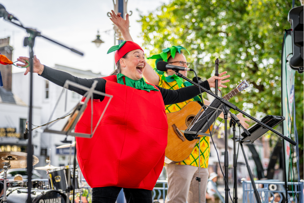 Little Notes' Fruit and Veg Band performing