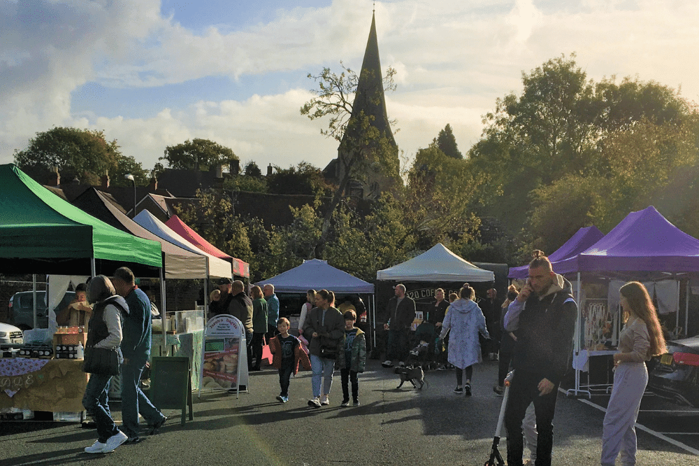 Browsing the new Billingshurst Artisan Market