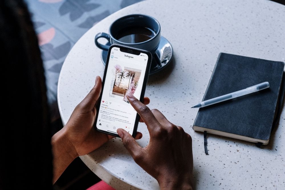 A woman uses Instagram in a coffee shop