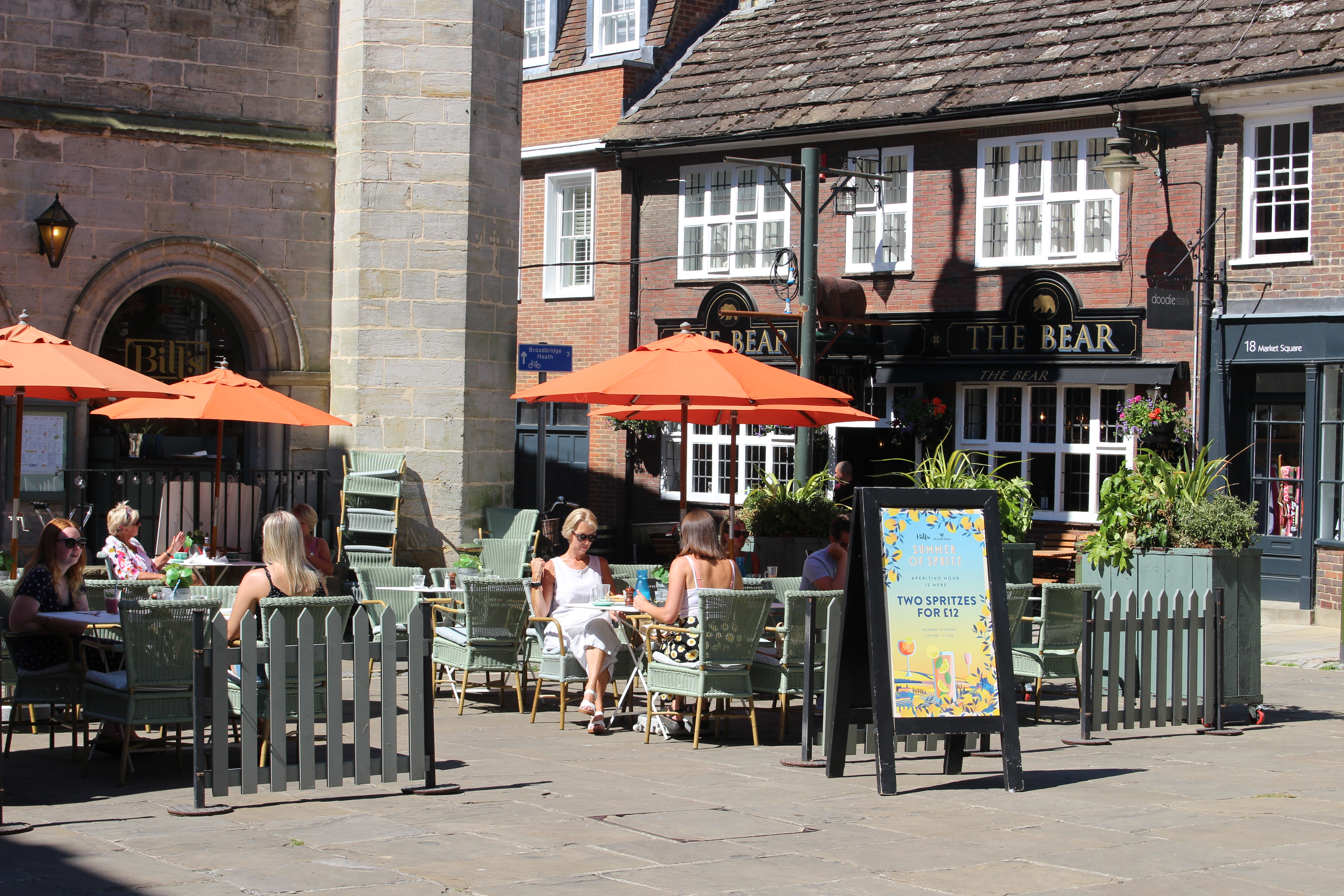 Improved customer dining for Horsham Town Centre | Horsham District Council
