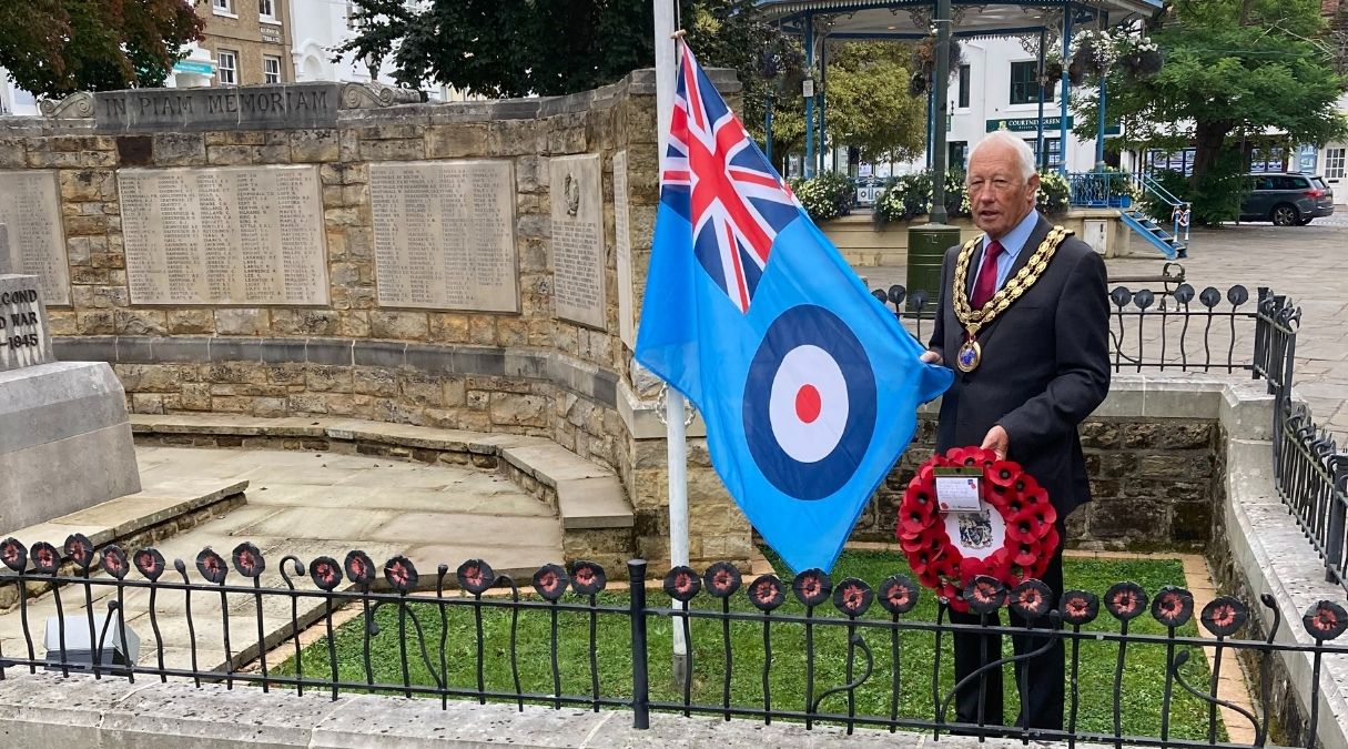 HDC Chairman Cllr David Skipp led the wreath laying at Horsham's War Memorial