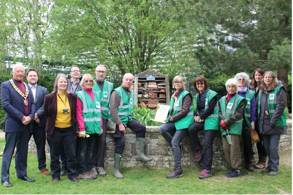 Horsham Park wins a national Bees Needs Award 2021