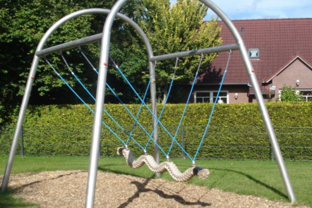 Snake swing for children