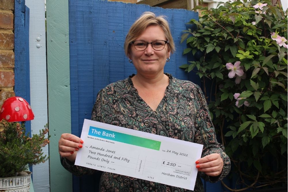 Lottery winner Amanda and her £250 cheque