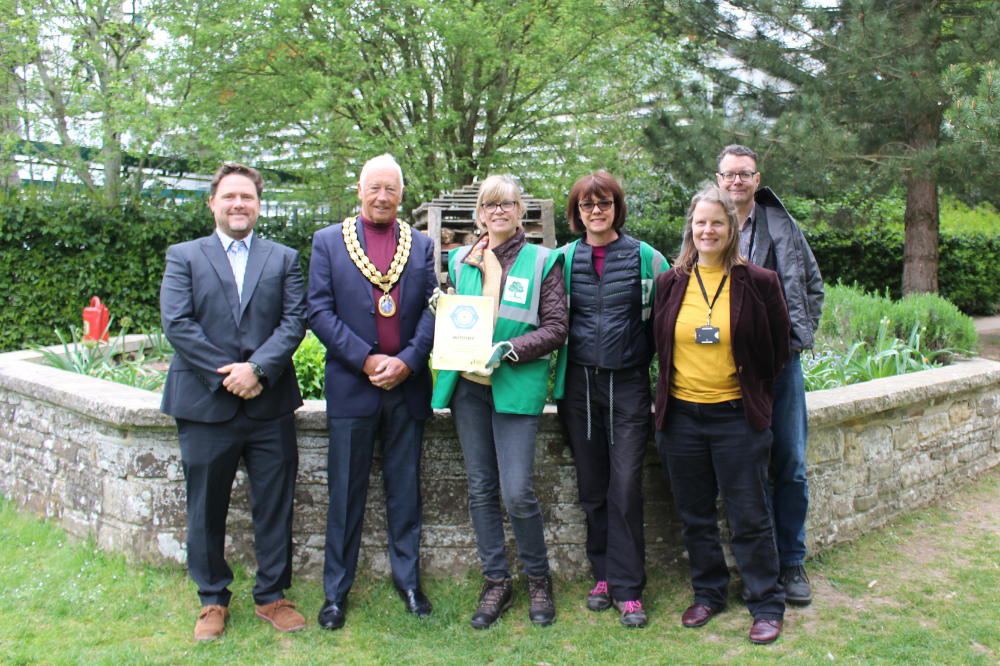 Celebrating the Bees' Needs Award in Horsham Park