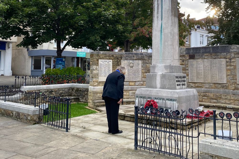 Cllr Kate Rowbottom pays her respects