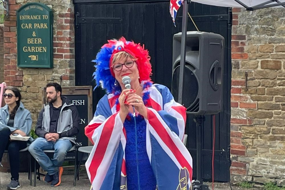 Slinfold Coronation Singer