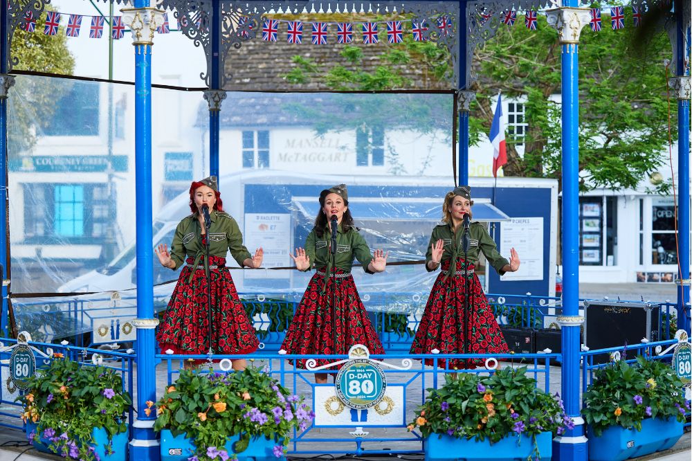 The Spinettes performing on Horsham's Carfax Bandstand