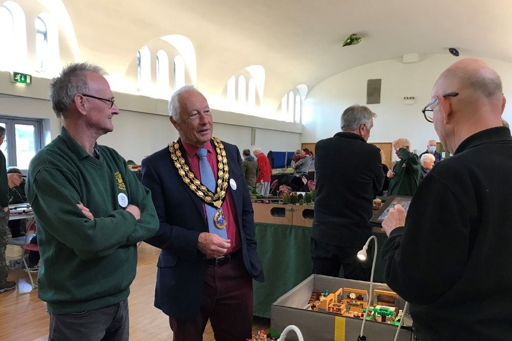•	HDC Chairman visits Horsham Model Railway Club 